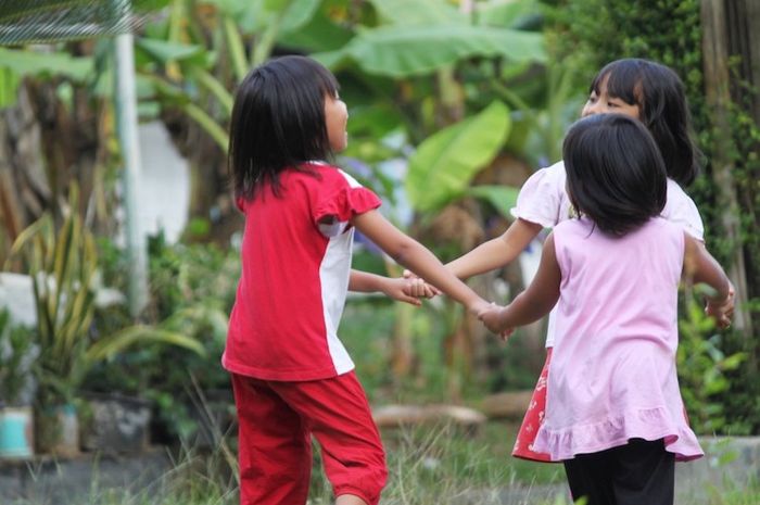 Salah satu bentuk keragaman budaya di Indonesia adalah bahasa daerah.