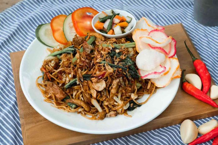Terdapat soal Bahasa Inggris Kurikulum Merdeka kelas X (SMA) Chapter IV halaman 81-82, Task 1, Look and Share, materi 'Healthy Food'.