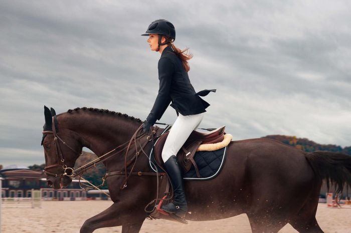 6 Manfaat Olahraga Berkuda untuk Anak-Anak, Melatih Kepercayaan diri hingga  Bentuk Postur Tubuh - Semua Halaman - Bobo