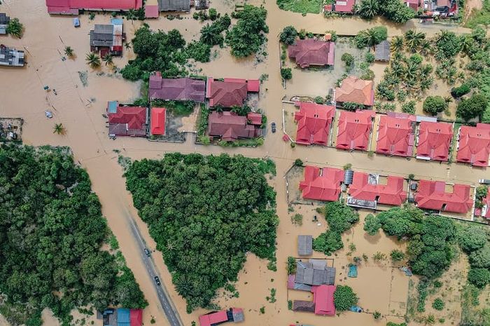 Adaptasi bencana terhadap bencana banjir bisa dilakukan dengan berbagai bentuk, salah satunya bentuk aktif.