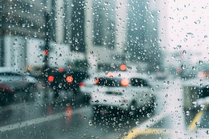 Perbedaan kondisi cuaca dipengaruhi oleh beberapa faktor, salah satunya penyinaran matahari.