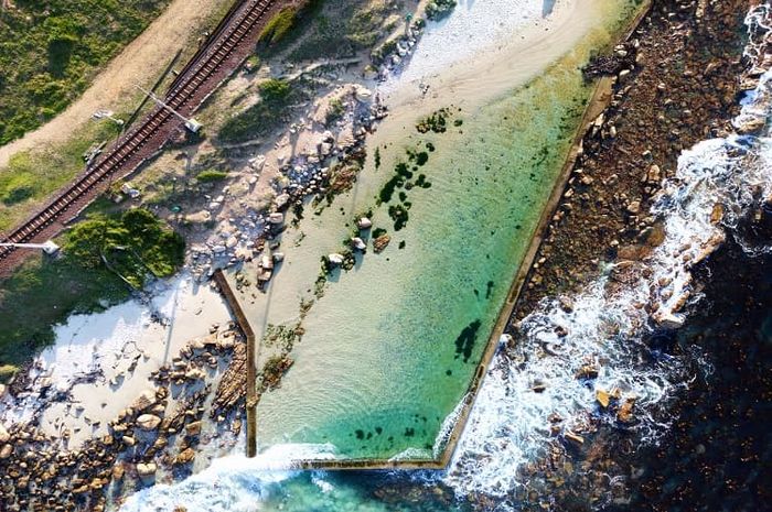 Banjir rob merupakan jenis banjir yang terjadi karena naiknya permukaan air laut atau air laut ke daratan.