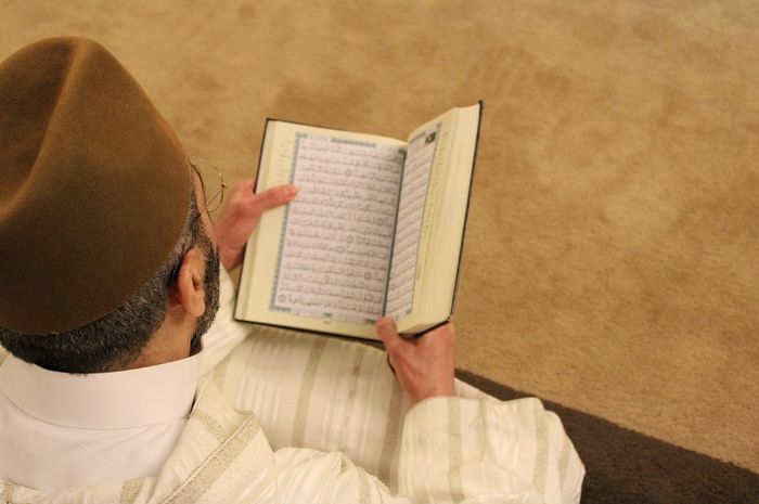 Malam Lailatul Qadar adalah malam di mana Al-Qur'an pertama kali diturunkan kepada Nabi Muhammad saw.
