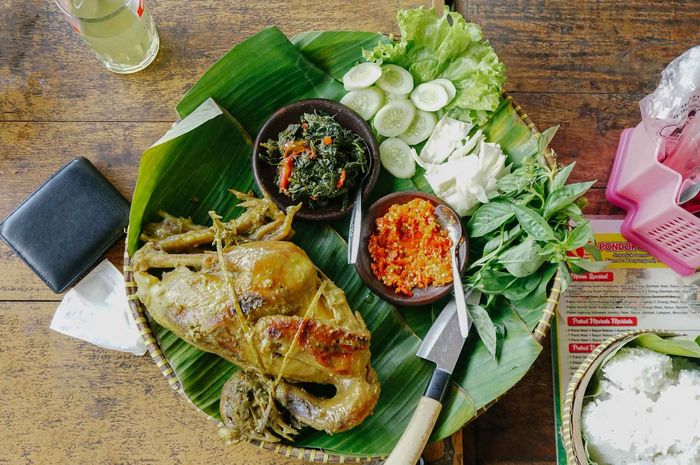 Terdapat soal pada buku English for Nusantara kelas VII Kurikulum Merdeka halaman 60, Chapter 2, materi 'Culinary and Me'.