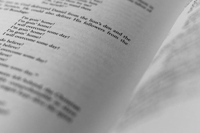 Terdapat soal puisi pada buku Bahasa Inggris kelas XI edisi revisi 2017 Chapter 7 halaman 93, materi 'Meaning Through Music'.