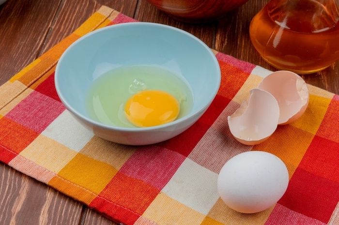 Satu butir telur biasanya terdiri atas satu kuning telur, tetapi terkadang ada juga yang berisi dua kuning.