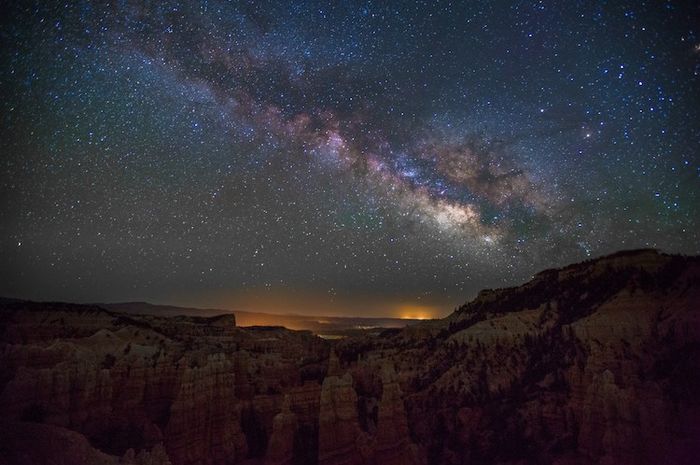 Bintang paling dekat dengan Bumi adalah Proxima Centauri.