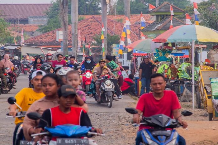 Hak dan kewajiban warga negara dimiliki oleh setiap warga negara.