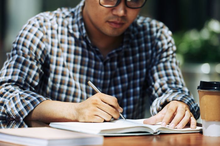 Terdapat soal pada buku Bahasa Inggris kelas XII (SMA) edisi revisi 2018 Chapter 8 hal. 118, pada Reflection, materi 'How to Make'.
