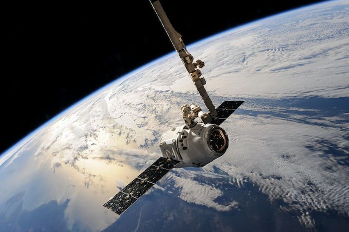 Wahana berupa satelit termasuk salah satu komponen penginderaan jauh.