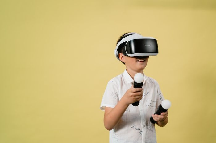 Hadirnya dunia virtual membuat interaksi terjadi antarmasyarakat maya.