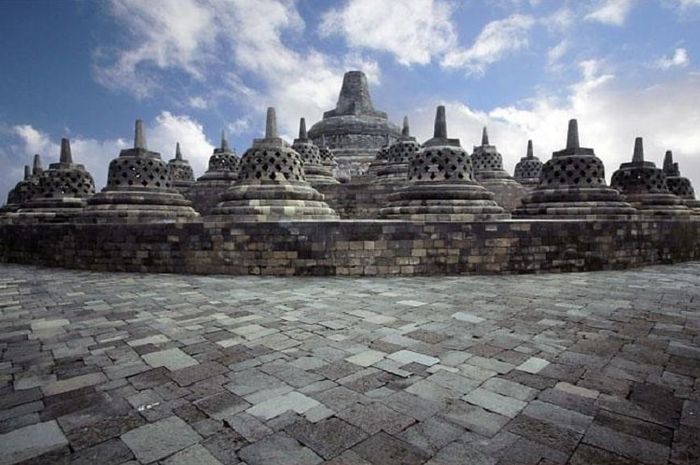 Kehidupan ekonomi Kerajaan Mataram Kuno dapat dilihat dari peninggalan sejarahnya.