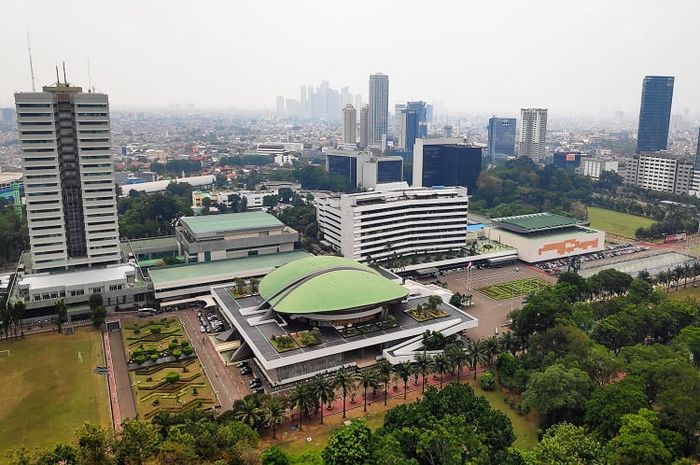 Dalam penyelenggaraan pemerintahan negara digunakan juga nilai-nilai Pancasila.