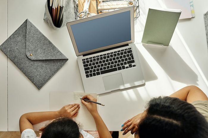 Teks deskripsi dibuat untuk menjelaskan atau menggambarkan suatu objek.