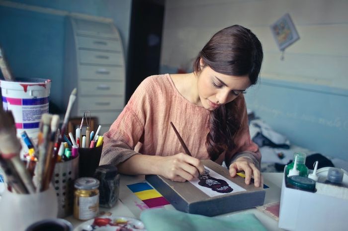 Karya seni dua dimensi adalah jenis karya seni yang memiliki dua sisi atau dimensi, yaitu panjang dan lebar, tanpa kedalaman. 