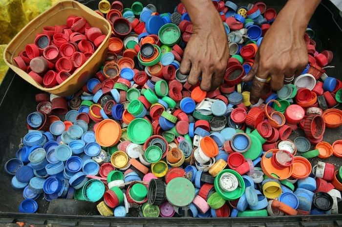 Sampah plastik yang bisa didaur ulang sangat penting dalam menjaga lingkungan.