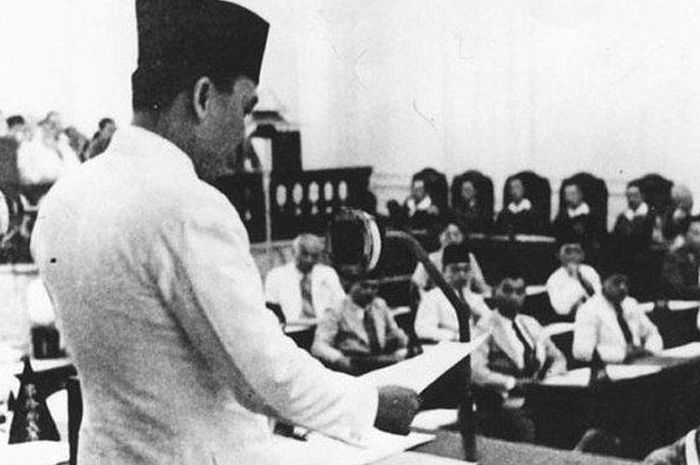 Isi Piagam Jakarta pernah mengalami perubahan karena adanya perasaan keberatan dari wakil Indonesia Timur.