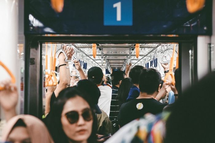 Adanya norma dapat membantu kehidupan bermasyarakat menjadi lebih baik.