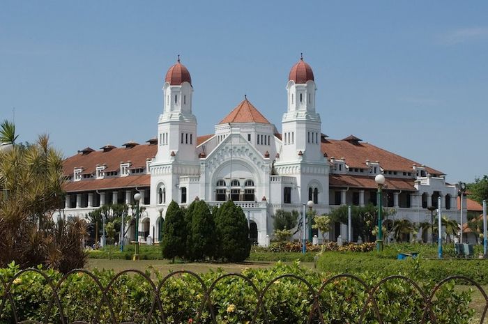 Pemerintah daerah diberikan kewenangan melalui adanya UU No.22 Tahun 1999.