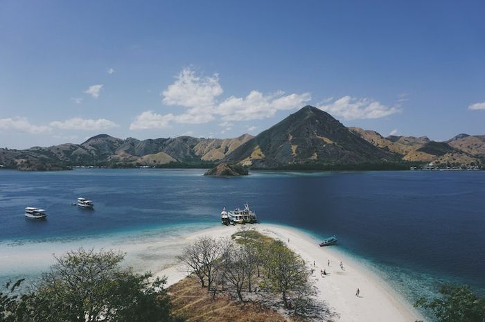Wisata alam menjadi salah satu potensi pariwisata yang dimiliki Indonesia.