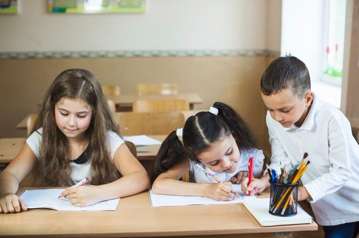 Pada buku Bahasa Indonesia Kelas V Kurikulum Merdeka Bab 7,  halaman 162, terdapat soal latihan imbuhan pe-an. 