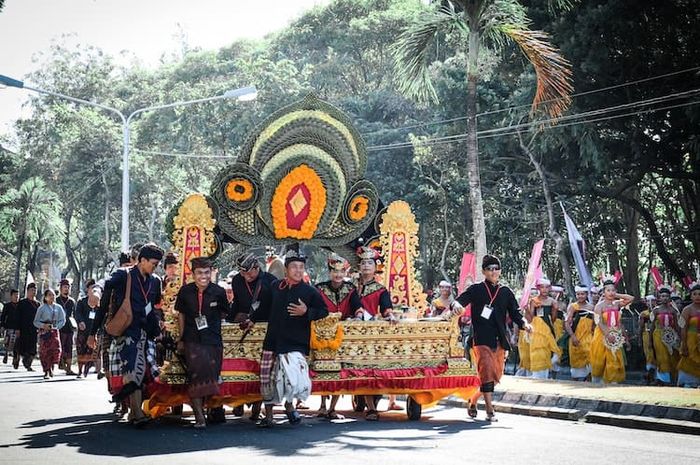 Setiap daerah di Indonesia memiliki keragaman identitas masing-masing.