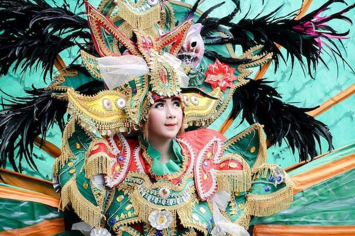 Adanya pemahaman antarbudaya merupakan salah satu dampak positif kolaborasi budaya.