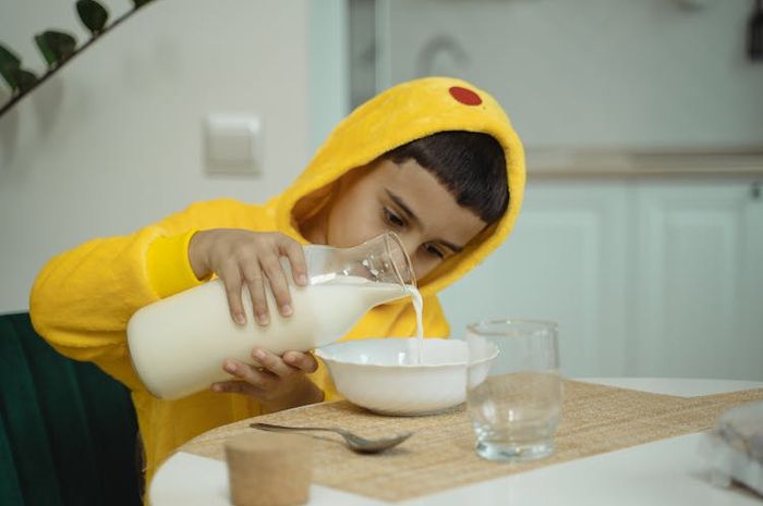 Susu sapi dan susu kambing termasuk jenis susu yang dapat dikonsumsi manusia.