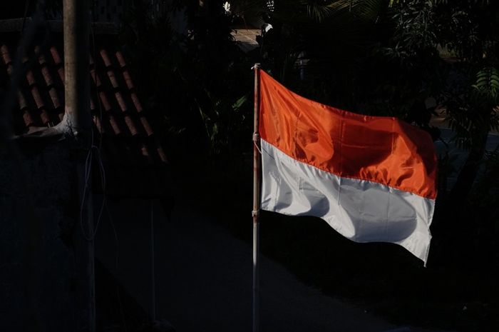 Elemen konsi sikap nasionalisme salah satunya adalah cinta tanah air.