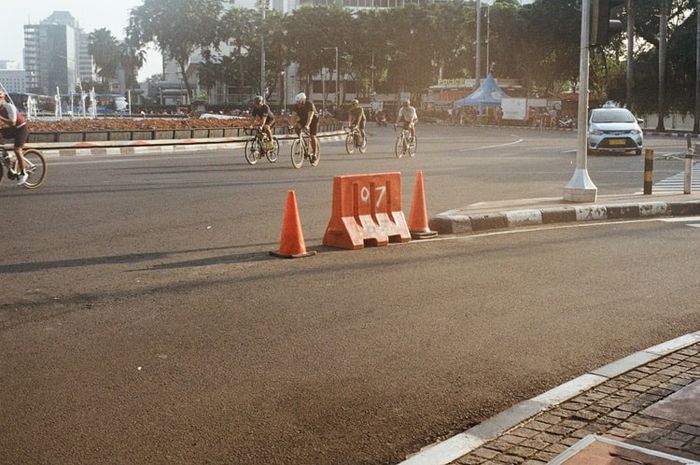 Adanya traffic cone di jalan memiliki fungsi khusus sebagai penanda lalu lintas.
