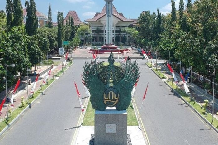 UNY merupakan salah satu PTN yang memiliki jurusan pendidikan di berbagai fakultasnya.