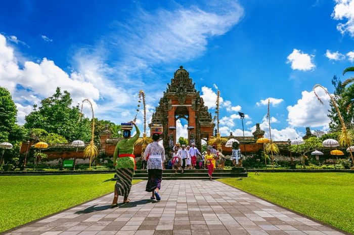 Pertukaran budaya penting dilakukan antarbudaya yang berbeda-beda.