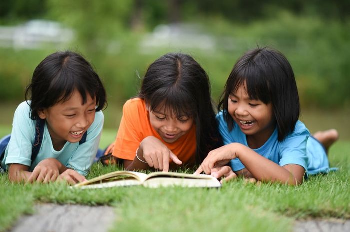 Pada buku Bahasa Indonesia Kelas IX Kurikulum Merdeka Bab 2, halaman 57, terdapat soal pendirian taman bacaan.