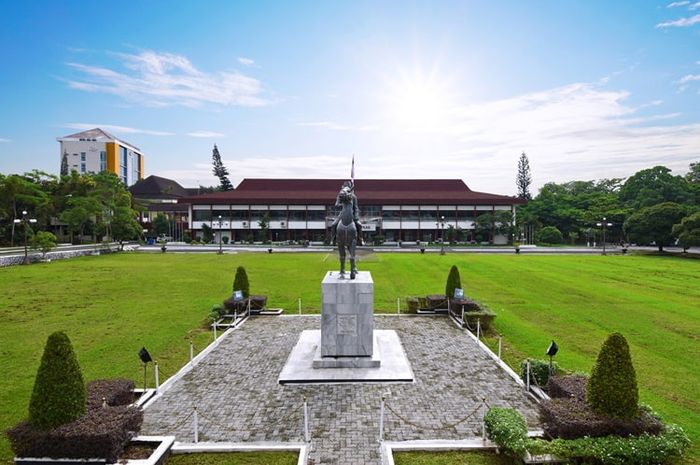 Biaya kuliah Fakultas Ekonomi dan Bisnis Unsoed jalur SNBP menggunakan dua sistem pembiayaan.