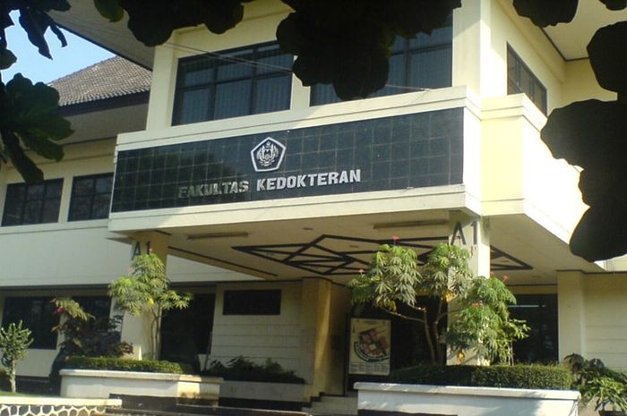 Bagi calon mahasiswa Fakultas Kedokteran jalur SNBP dan SNBT, biaya kuliah hanya dengan UKT.