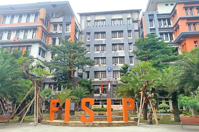 Fakultas Ilmu Sosial dan Ilmu Politik Universitas Brawijaya menggunakan sistem UKT sebagai biaya kuliahnya.