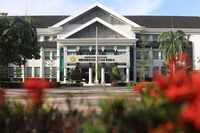 Untuk jenjang Sarjana, Universitas Syiah Kuala memiliki 64 program studi dengan daya tampung berbeda-beda.