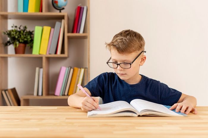 Pada buku Bahasa Inggris Kelas IX Kurikulum Merdeka, halaman 124, terdapat soal Worksheet 2.24.