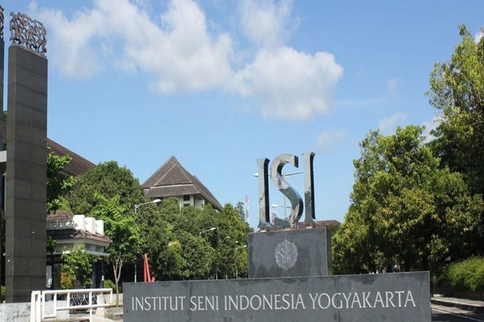 ISI Yogyakarta bisa menjadi pilihan bagi yang berminat di bidang kesenian.