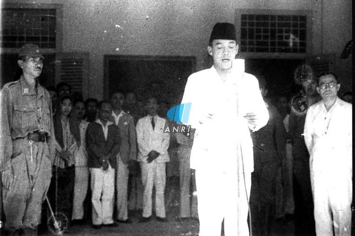 Peristiwa Proklamasi Kemerdekaan Indonesia pada 17 Agustus 1945 adalah tonggak sejarah penting bagi bangsa Indonesia. 