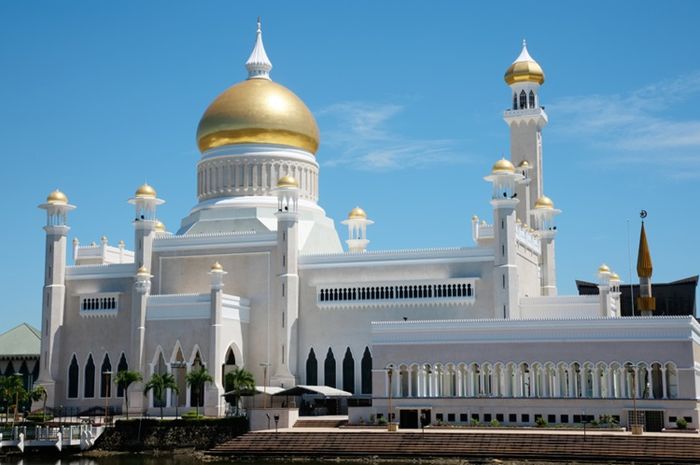 Penyebaran Islam di Indonesia dilakukan melalui beberapa media.