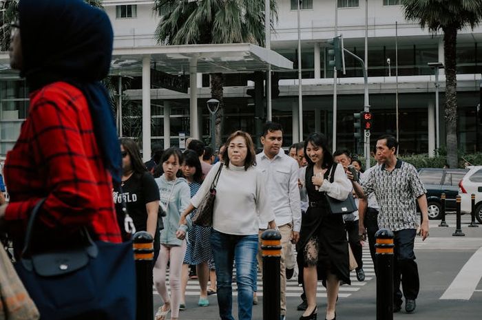 Membangun kohesi sosial dapat dilakukan dengan berbagai cara.