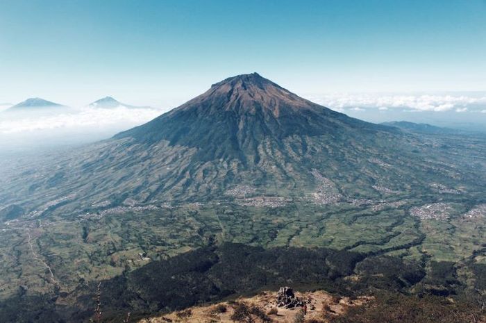 Berdasarkan aktivitasnya, gunung api dikategorikan dalam beberapa tingkatan status.