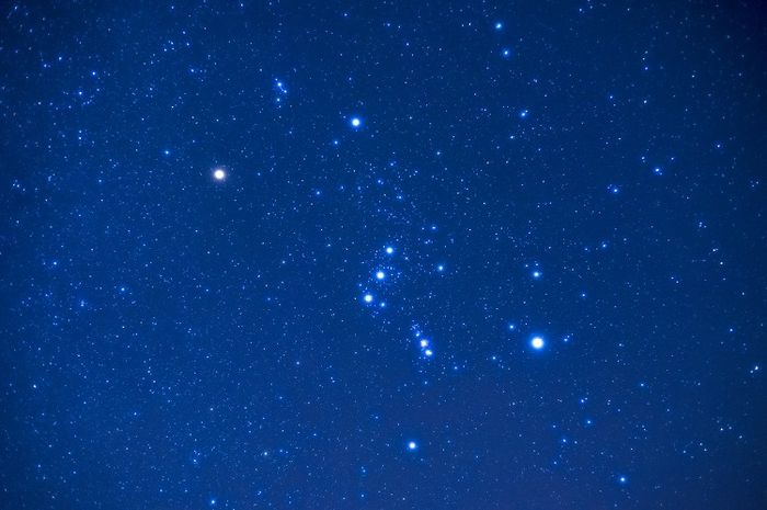 Fenomena langit adalah kejadian alam yang terjadi di luar angkasa dan bisa diperhatikan atau diamati dari Bumi.