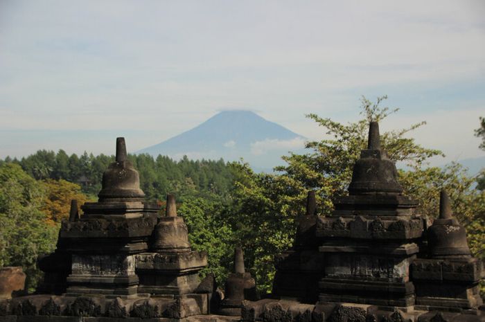 Peninggalan Hindu-Buddha terdiri dari beberapa bentuk.