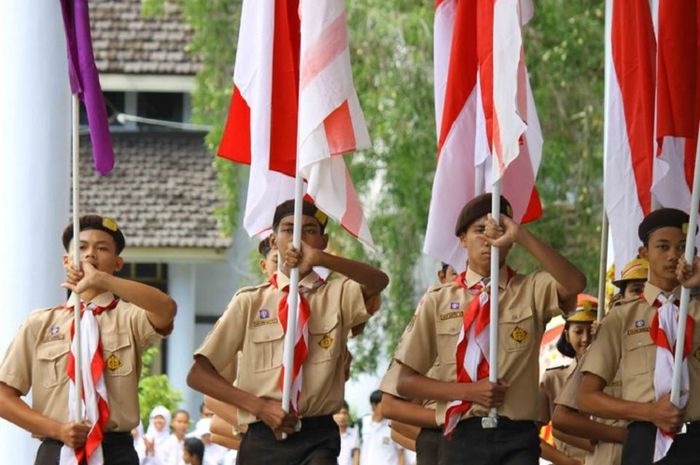 Dasa darma berasal dari bahasa Sanskerta yang memiliki dua arti, yakni 'dasa' artinya sepuluh dan 'dharma' adalah kewajiban.