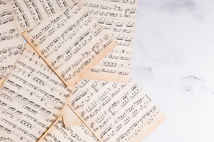 Lagu daerah atau lagu tradisional merupakan salah satu warisan budaya Indonesia yang harus dilestarikan.