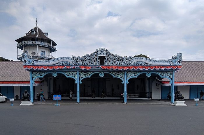 'Basa kedhaton' juga bisa disebut dengan bahasa istana.