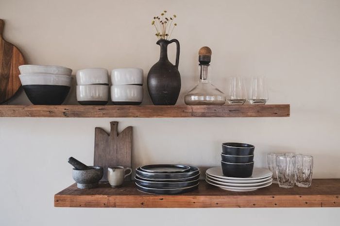 Dalam bahasa Jawa perabotan dapur disebut dengan 'piranti pawon'.