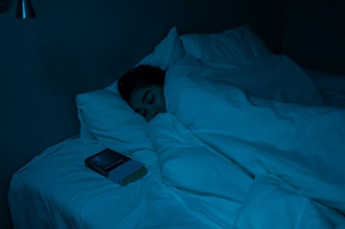 Tidur dalam bahasa Jawa disebut dengan 'turu'. 